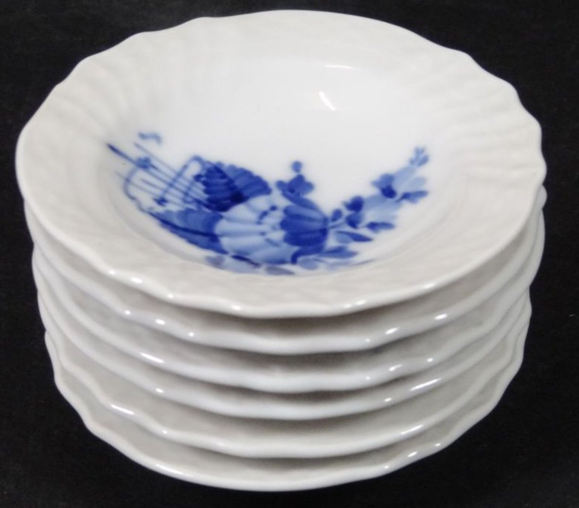 6 kl.Schälchen "Royal Copenhagen" blaue Blume, für Teebeutel etc., D-7- - -22.61 % buyer's premium