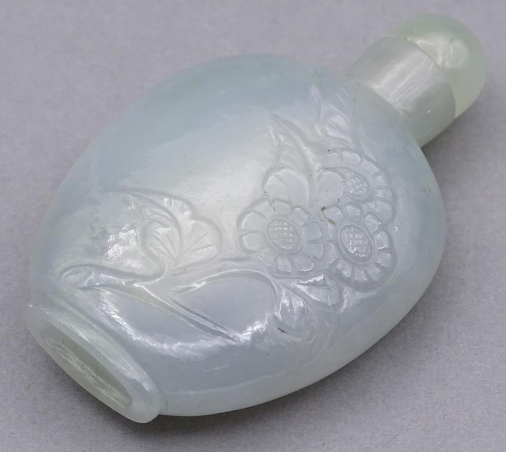 kl. Snuff Bottle,wohl Jade, China, h-6 cm, B-3,5 cm- - -22.61 % buyer's premium on the hammer - Image 6 of 8