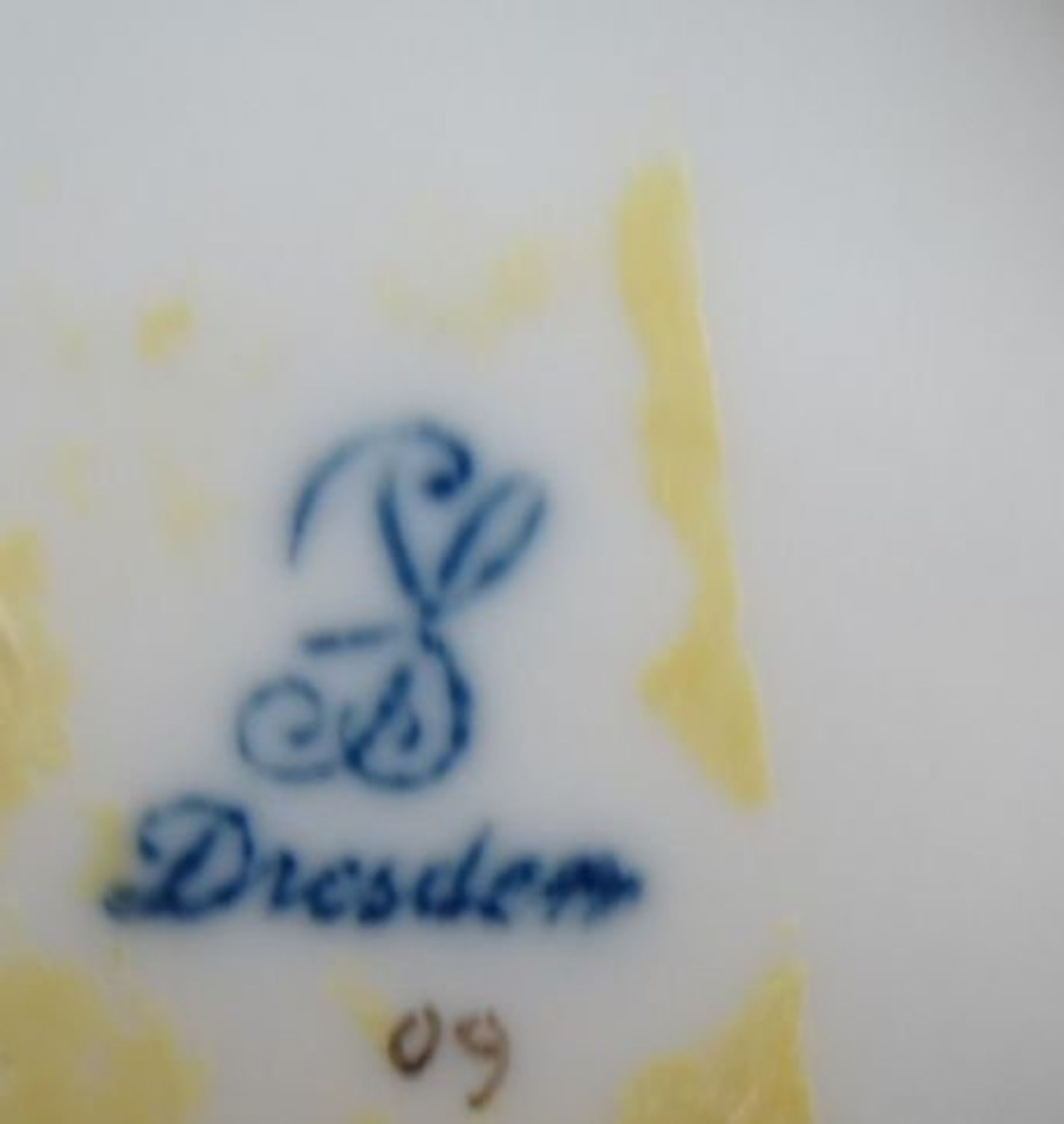 kl. Deckeldose "Dresden" Blumenmalerei und Blüten als Deckelgriff, H-7 cm, D-5 c- - -22.61 % buyer's - Bild 4 aus 4