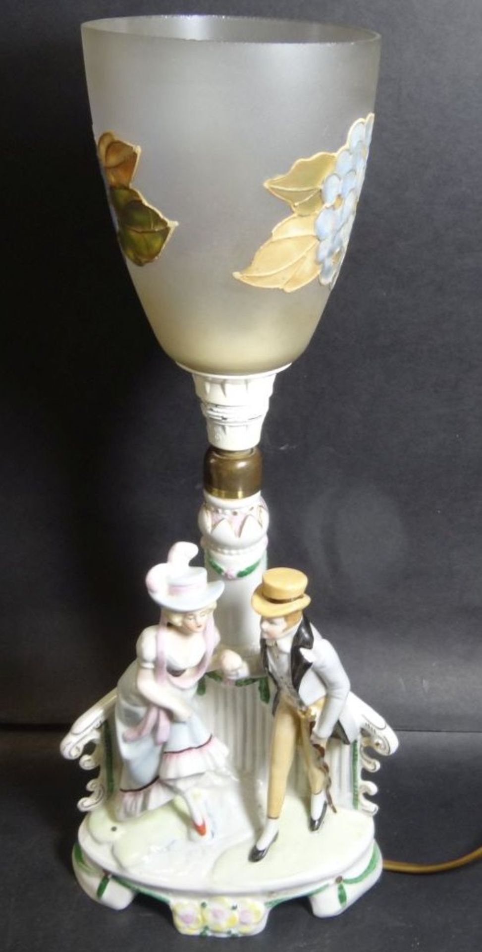 Tischlampe mit figürl. Porzellanstand und Glastrichter, H-36 cm, gut erhalte- - -22.61 % buyer's - Bild 3 aus 10