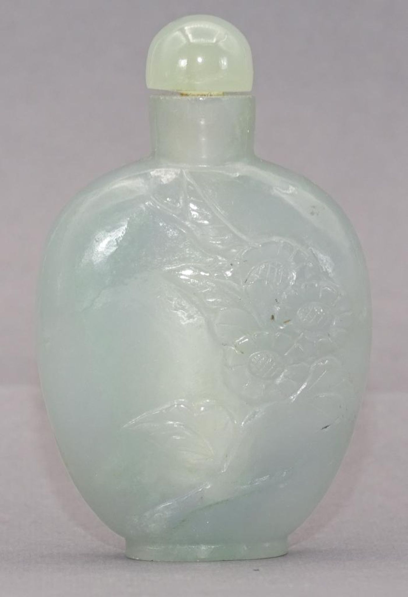 kl. Snuff Bottle,wohl Jade, China, h-6 cm, B-3,5 cm- - -22.61 % buyer's premium on the hammer