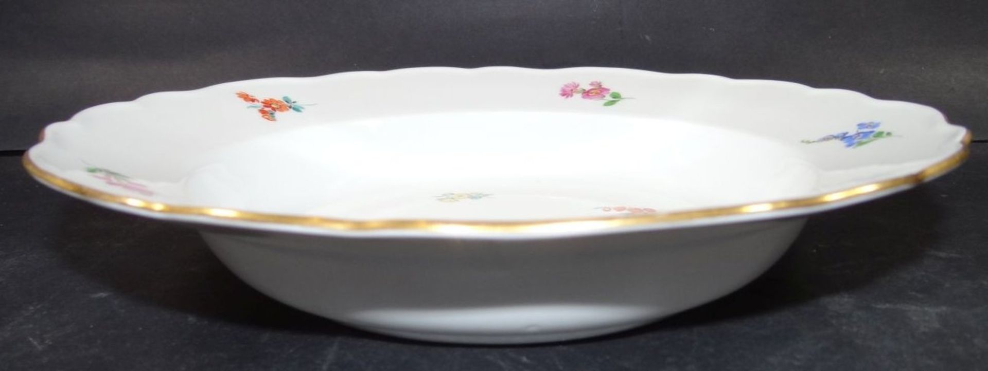 6 tiefe Teller "Meissen" Streublümchen, alle 1.Wah- - -22.61 % buyer's premium on the hammer - Bild 2 aus 6