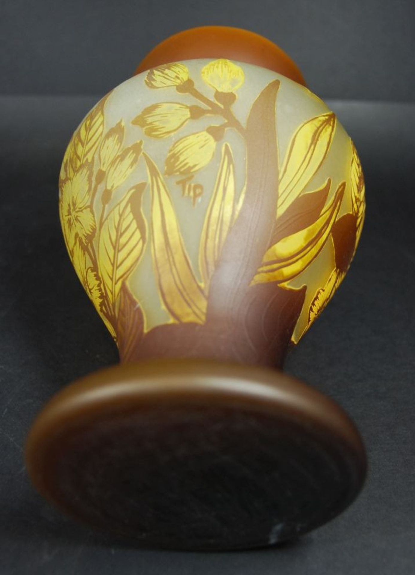 Jugendstil-Vase, signiert Tip Gallè, überfangen und geschnittenes florales Dekor, Mitte 20.Jhd., H- - Bild 4 aus 7