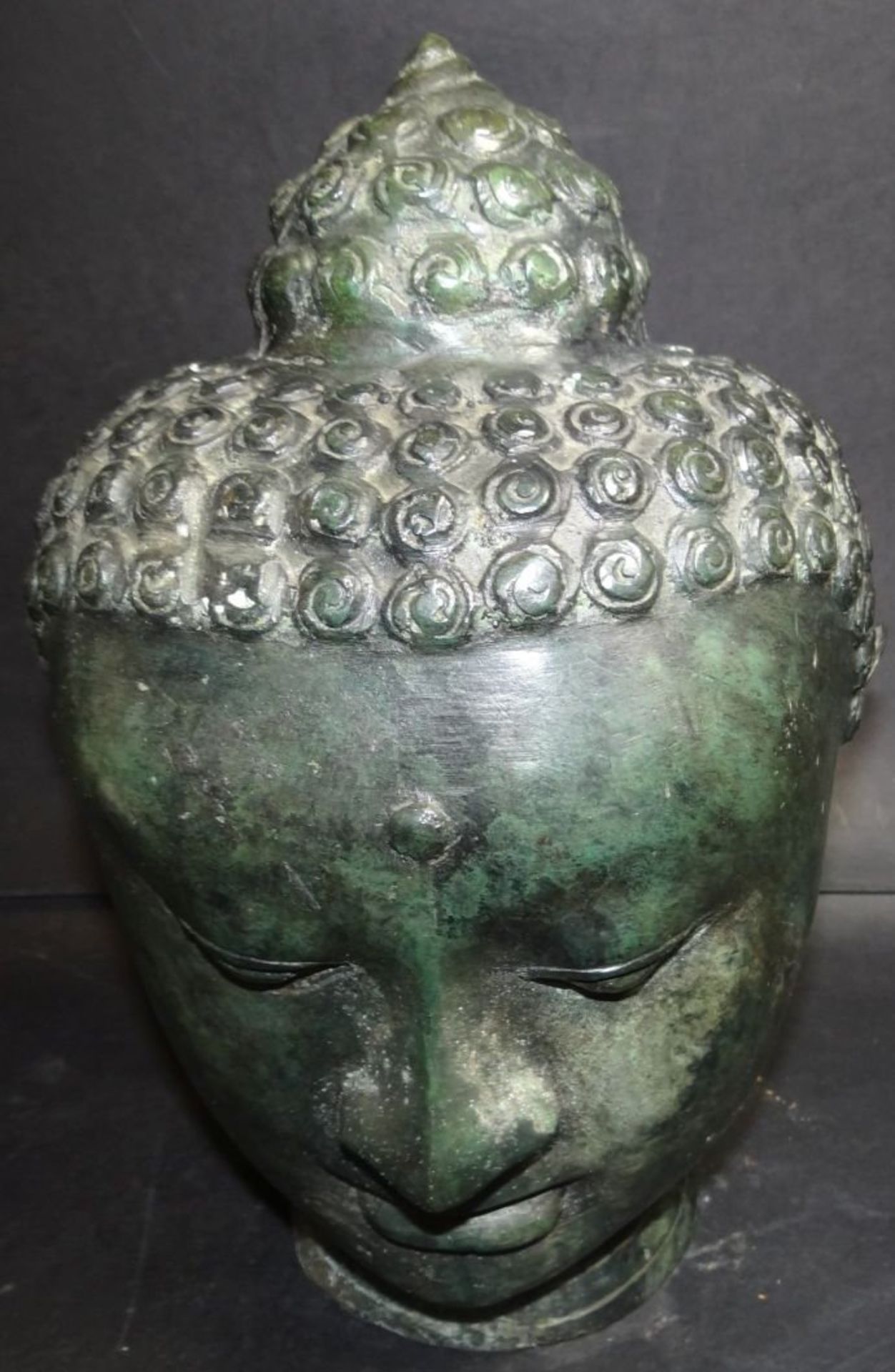 grosser Bronze Buddhakopf, hohl, patiniert, H-24 cm, Alters-u. Gebrauchsspuren- - -22.61 % buyer's - Bild 5 aus 6