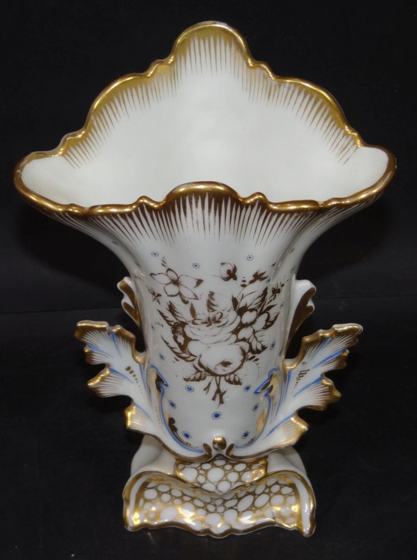 Biedermeier-Vase, mit Golddekor, leicht berieben, H-23 cm, B-15 cm- - -22.61 % buyer's premium on - Bild 2 aus 6