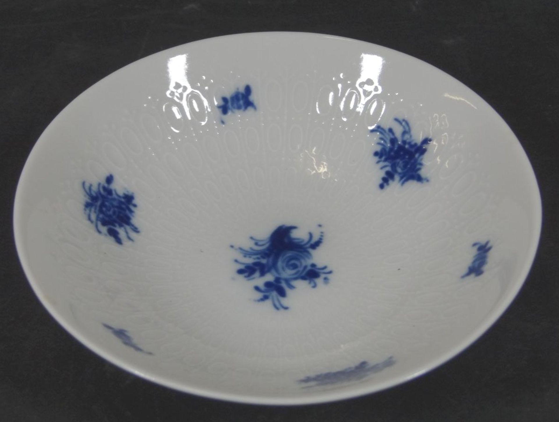 Deckeldose und kleine Schale "Rosenthal" Blaue Rosen, Entw. B. Winblad, H-10 cm, D-Teller 12,5 cm- - - Bild 7 aus 9