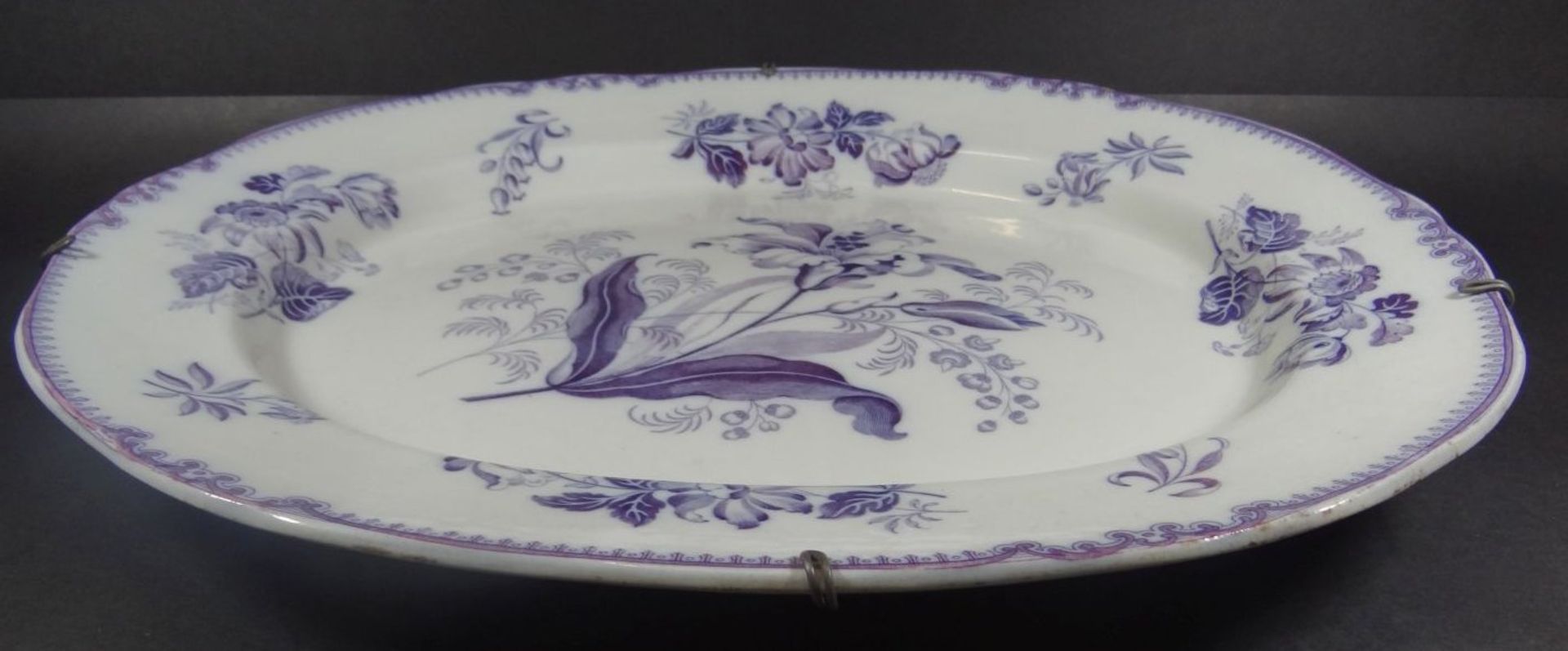 grosse ovale Platte (Gänsebräter) mit floralen Dekor um 1870, 47x39- - -22.61 % buyer's premium on - Bild 2 aus 6