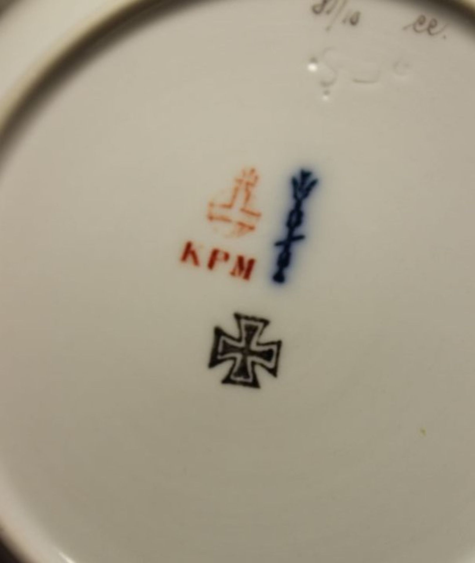 KPM Berlin Kaffeeservice, blaue Szeptermarken, rote Reichsapfelmarken, 1x Kriegsmarke, reliefierte - Bild 4 aus 5