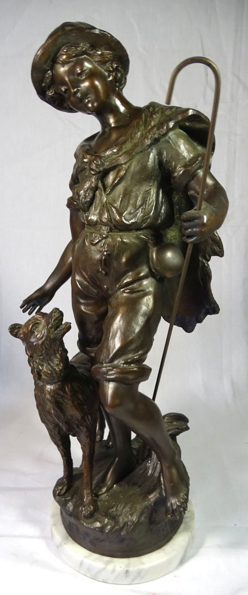 Auguste MOREAU (1834-1917) , gr. Bronze "Hirtenjunge mit Schäferhund", auf Marmorsockel, H-37 - Bild 4 aus 10