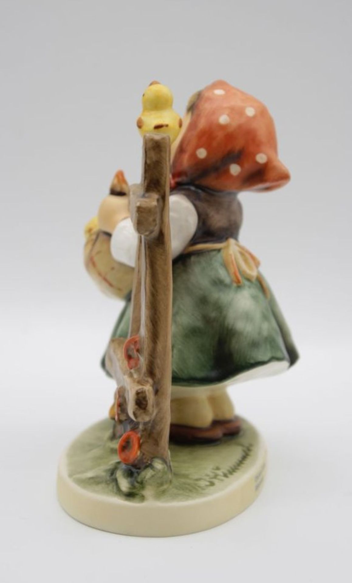 Hummel-Figur, Kükenliesl, Nr. 385, Goebel, H-12cm.- - -22.61 % buyer's premium on the hammer - Bild 4 aus 5