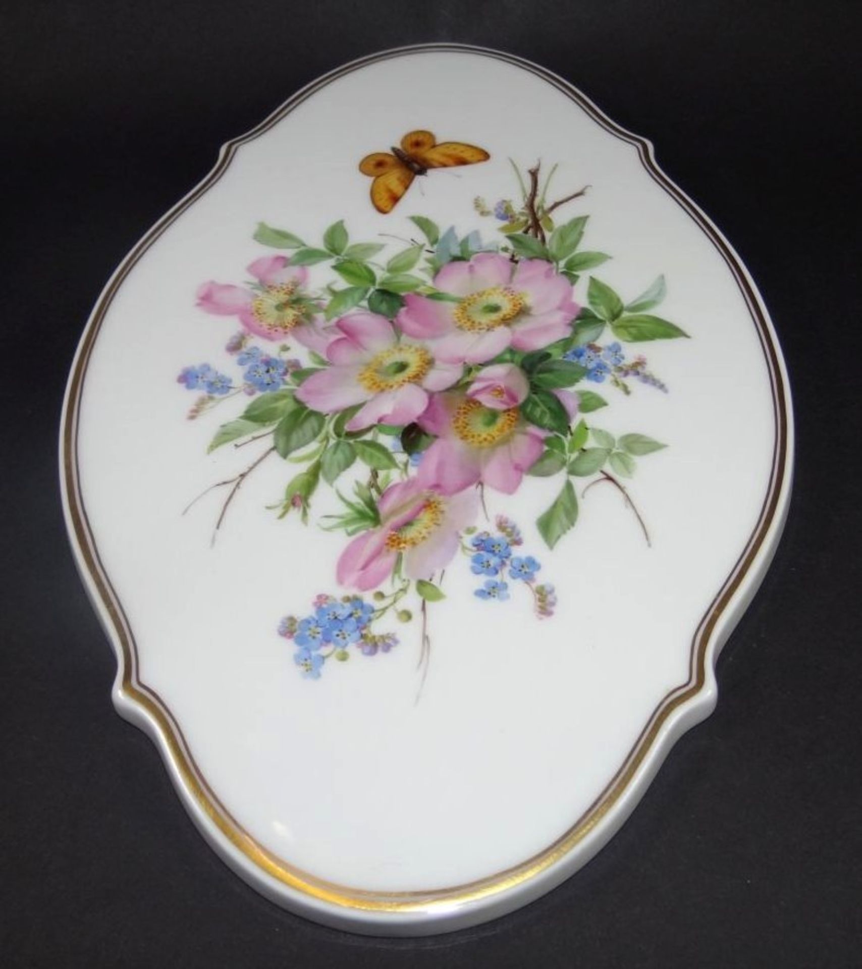 ovale Wandplatte "Meissen" Blumen-und Schmetterling, 1.Wahl, 25x17 cm- - -22.61 % buyer's premium on