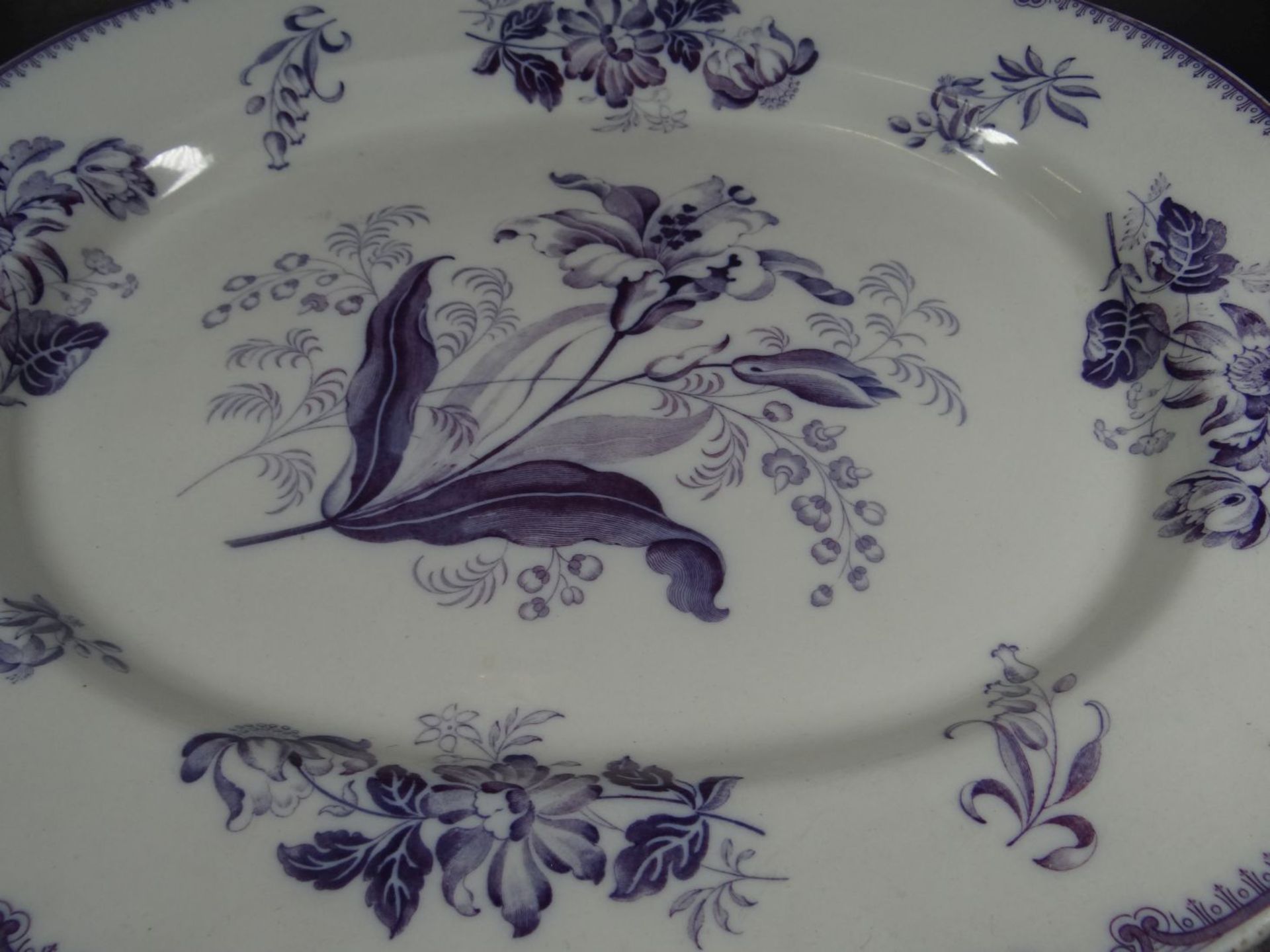 grosse ovale Platte (Gänsebräter) mit floralen Dekor um 1870, 47x39- - -22.61 % buyer's premium on - Bild 3 aus 6