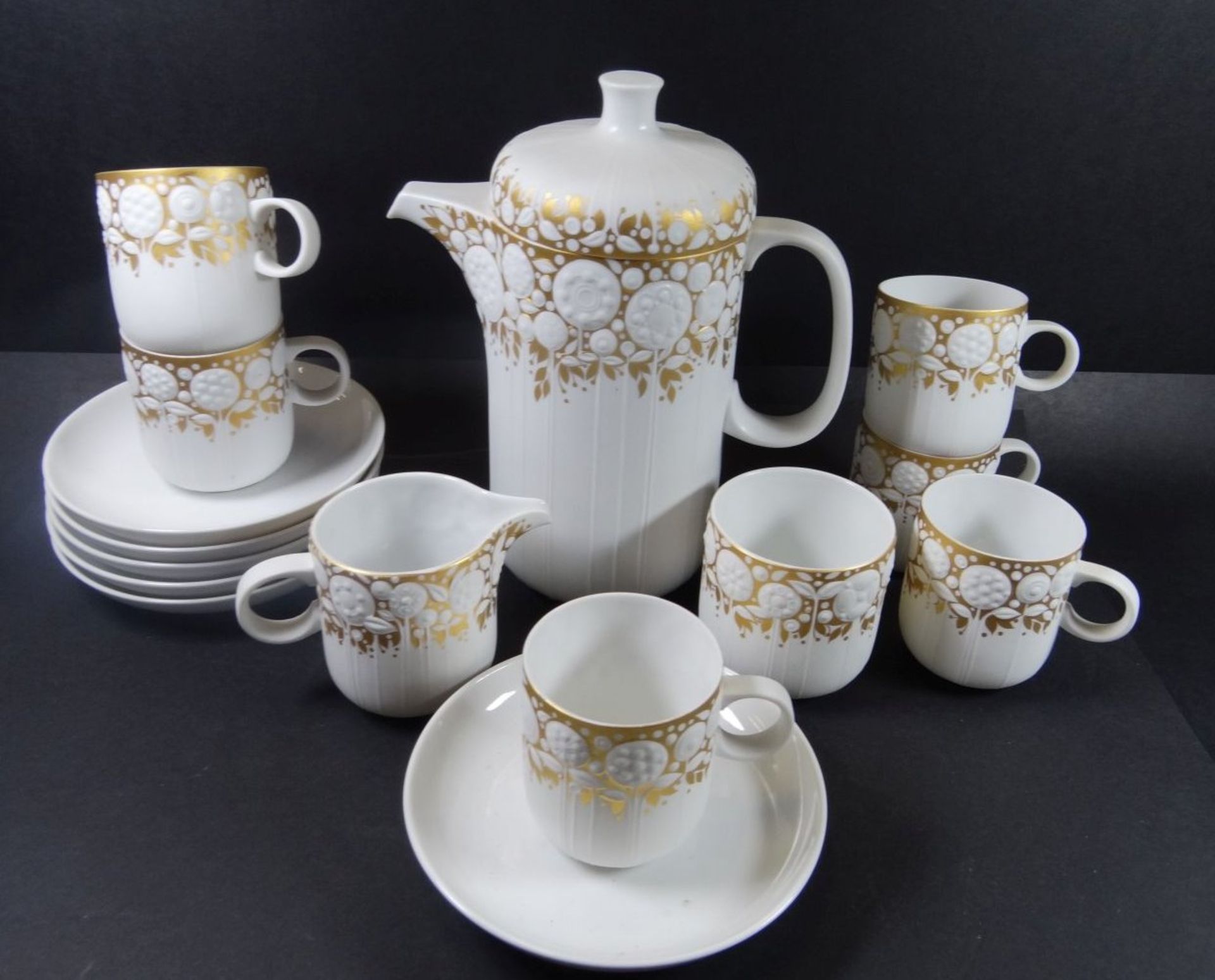 Kaffee bzw. Mokka-Service "Rosenthal" Gold-Reliefdekor, 15 Teile, Kanne H-18 cm, Tassen H-6 cm, - Bild 2 aus 4