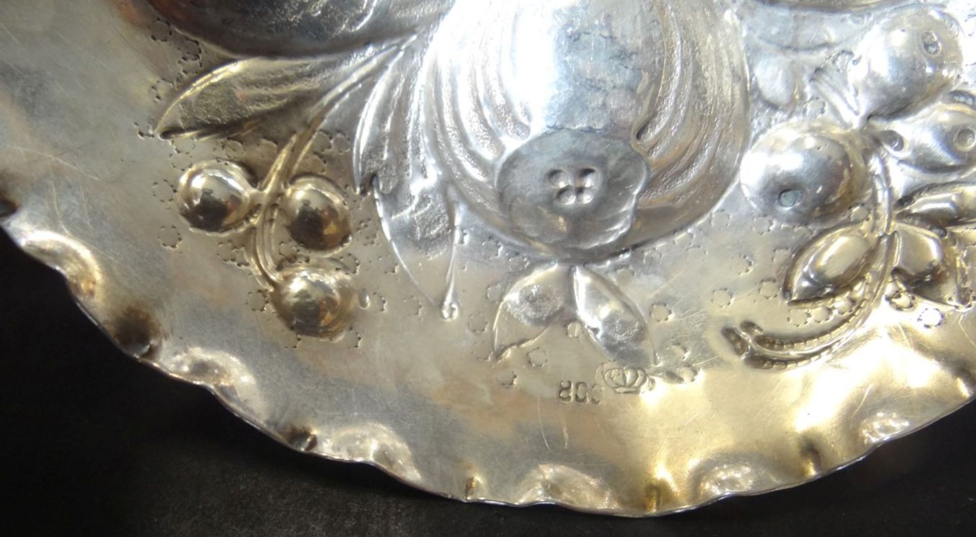 kl. Erdbeerschälchen, Silber-800-, D-8 cm, 40 gr- - -22.61 % buyer's premium on the hammer - Image 4 of 4