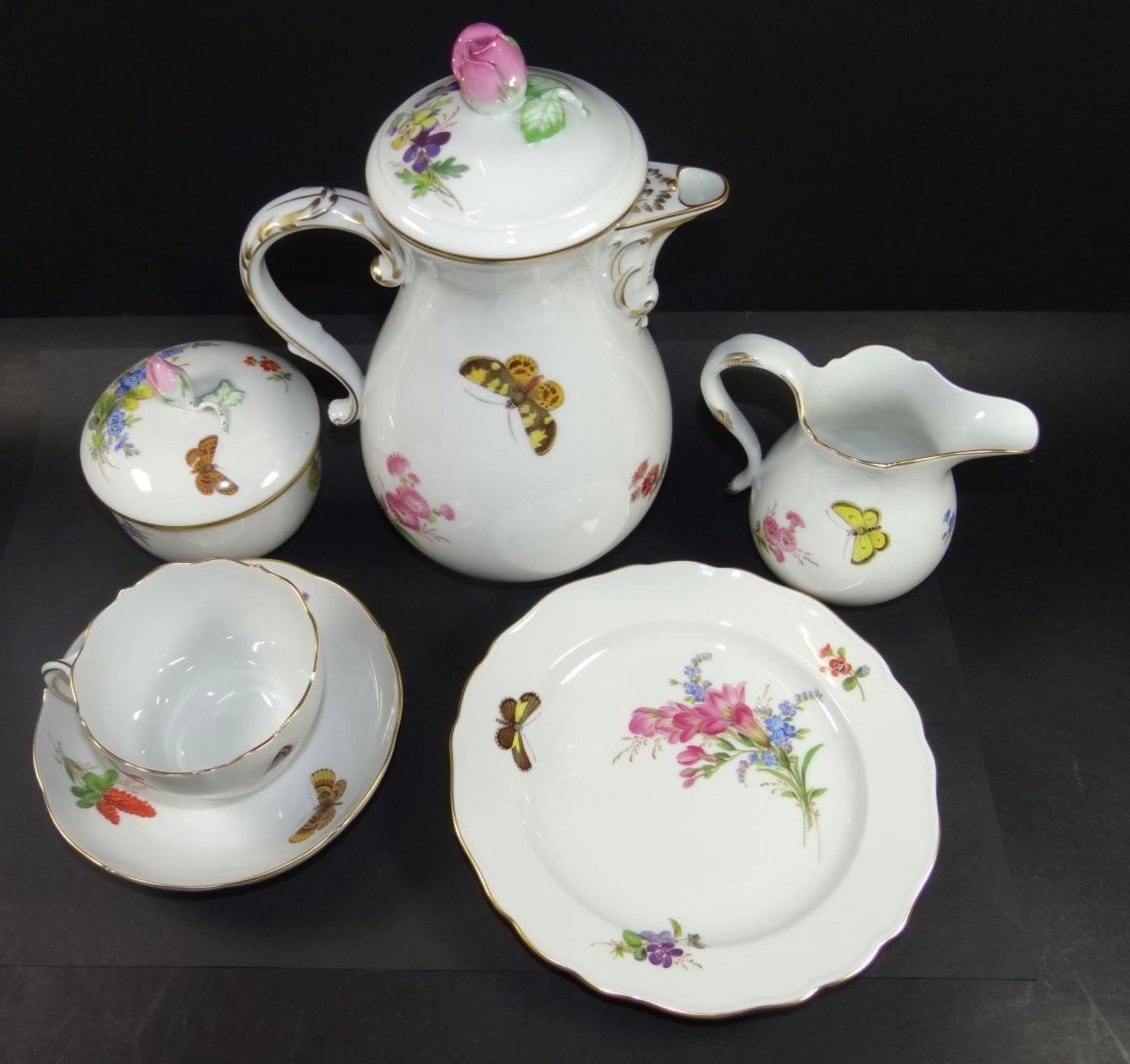 Kaffeeservice für 6 Pers. "Meissen" Blumen und Schmetterlinge, wohl alles 1.Wahl, Kanne H-23 cm, - Bild 4 aus 6