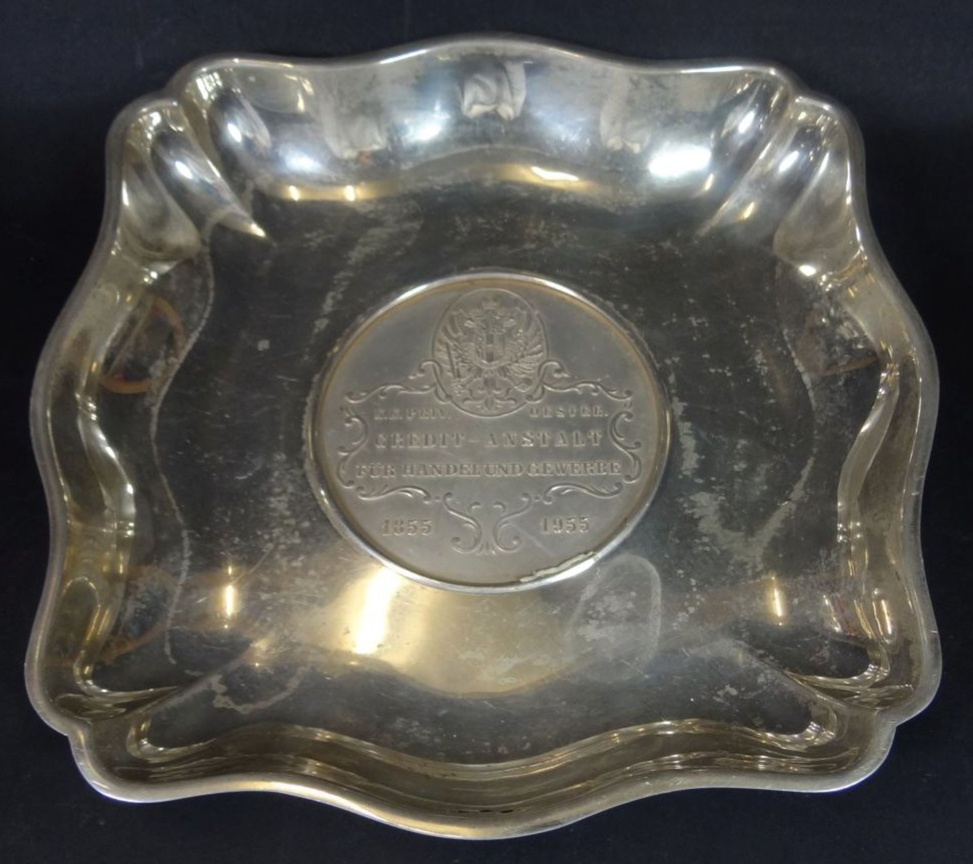 Schale mit Medaillon, Silber-800- "Credit-Anstalt 1855-1955", 19x19 cm, 290 gr.- - -22.61 % buyer'