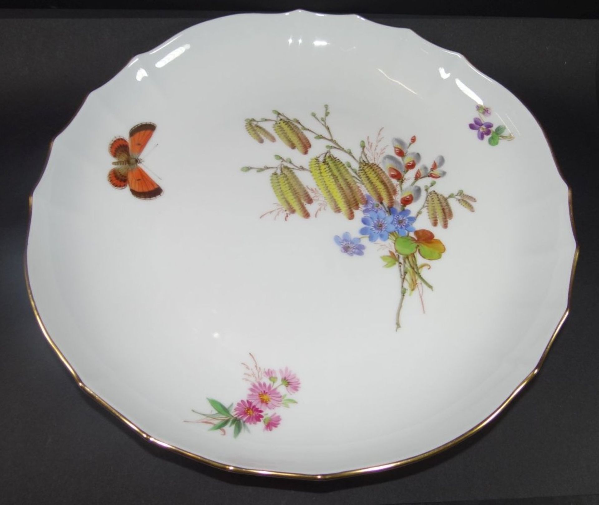 grosse Meissen Schale, Feldblumen und Schmetterling, H-4 cm, D-28 cm, 1.Wahl- - -22.61 % buyer's