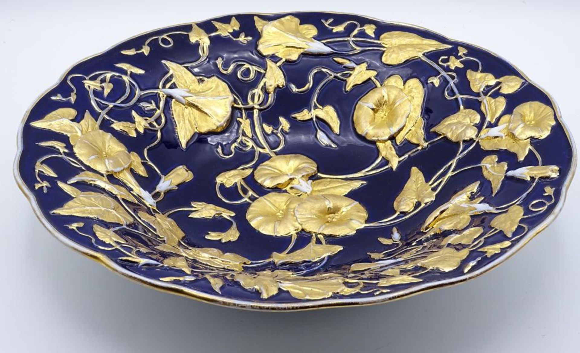 Prunkteller "Meissen", blau mit Goldstaffage,Schwertermarke im Boden,H-5,5cm,d-28,0cm,Gold berieben- - Bild 4 aus 6