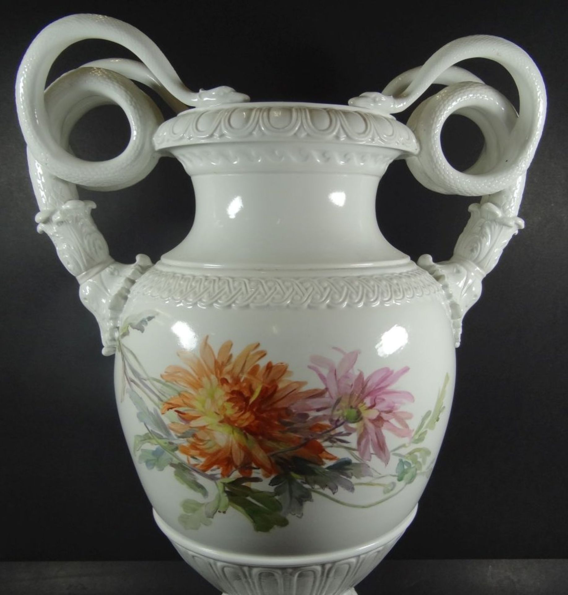 grosse Schlangenhalsvase "Meissen" mit Blumenmalerei, um 1900, Schwertermarke durchschliffen, gut - Bild 2 aus 10