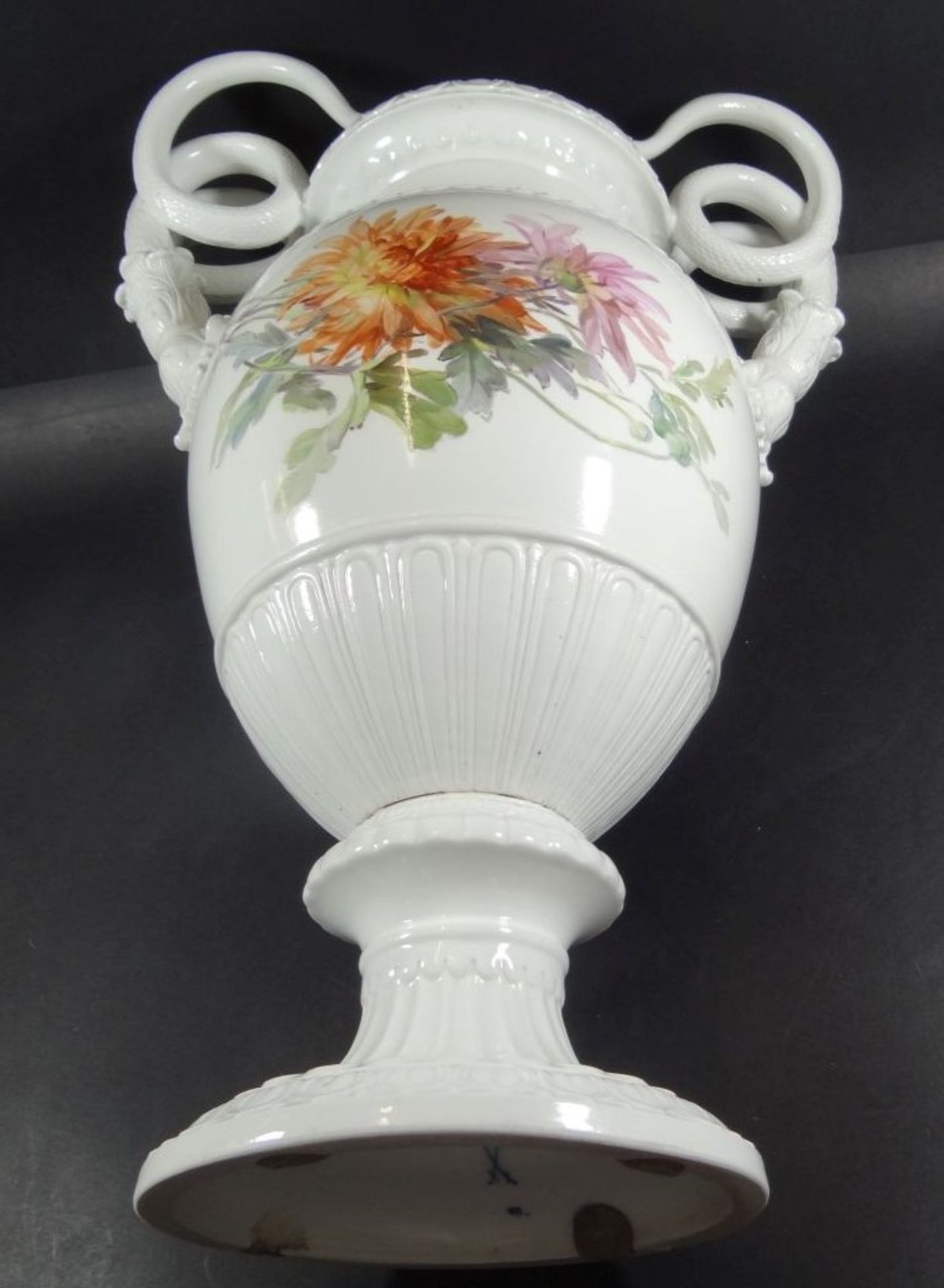 grosse Schlangenhalsvase "Meissen" mit Blumenmalerei, um 1900, Schwertermarke durchschliffen, gut - Bild 8 aus 10