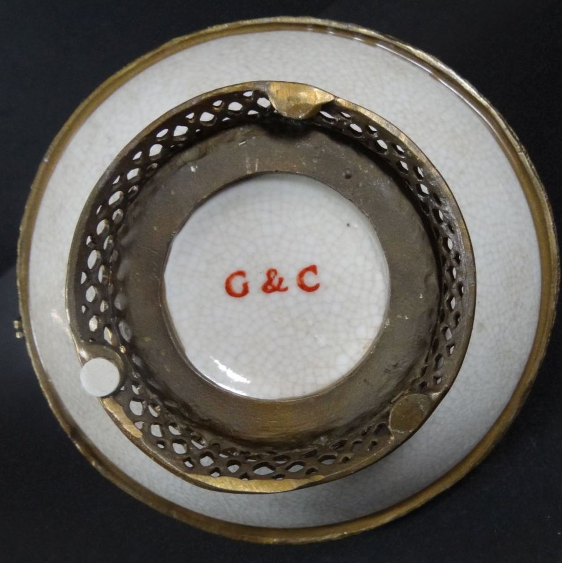 Schale mit Bronzemontur "G&C" mit Biene, H-11 cm, D-14 cm- - -22.61 % buyer's premium on the - Bild 5 aus 5