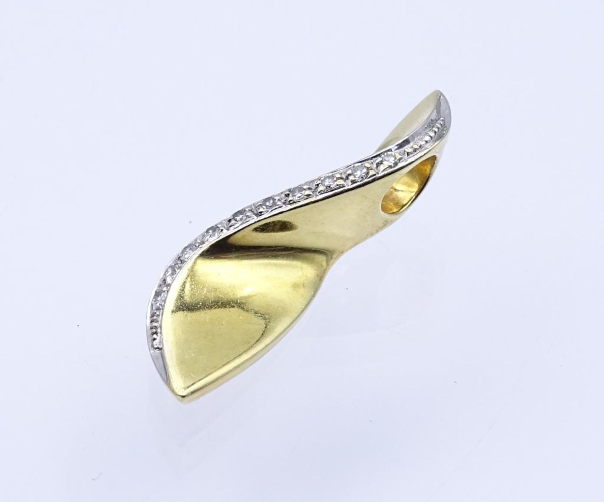 Diamant-Gold-Anhänger / Flyer, GG 585/000 mit 10 Diamanten zus.ca. 0,07ct.,L- 3,1cm, 4,5gr- - -22.61 - Bild 2 aus 5