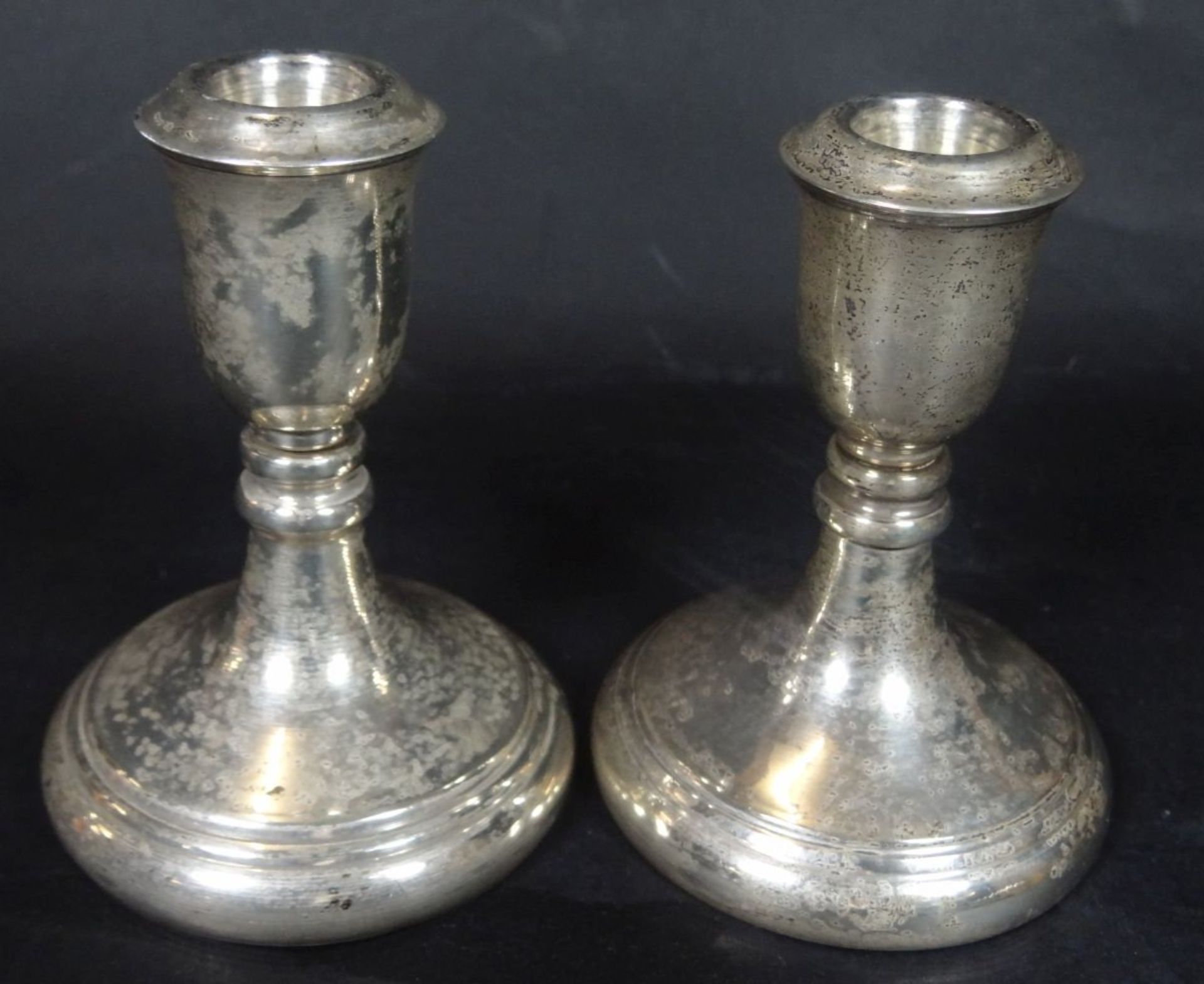 Paar Kerzenhalter, Silber-900-, ungepflegt, H-8 cm, zus. 74 gr.- - -22.61 % buyer's premium on the - Image 3 of 4