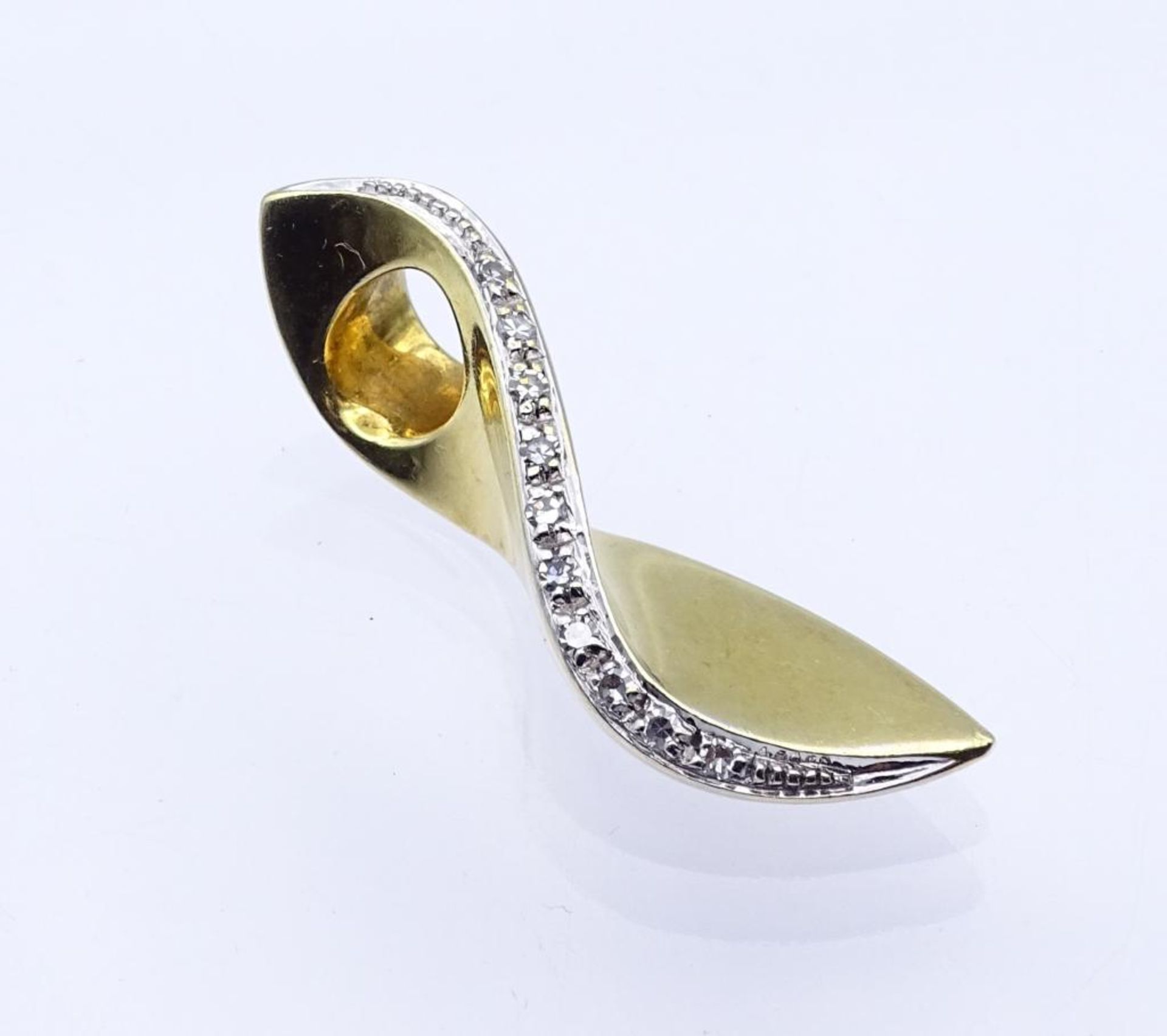 Diamant-Gold-Anhänger / Flyer, GG 585/000 mit 10 Diamanten zus.ca. 0,07ct.,L- 3,1cm, 4,5gr- - -22.61 - Bild 5 aus 5