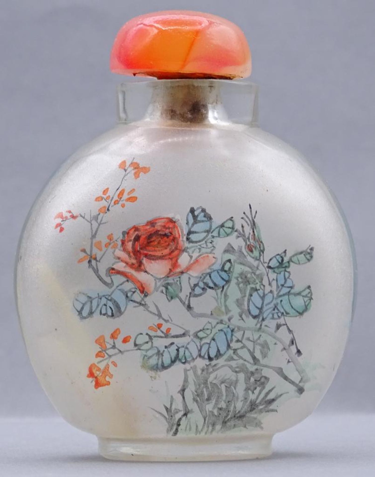 ovoide Snuff-Bottle, Zwischenglasmalerei, H-6,5 cm- - -22.61 % buyer's premium on the hammer - Bild 2 aus 3