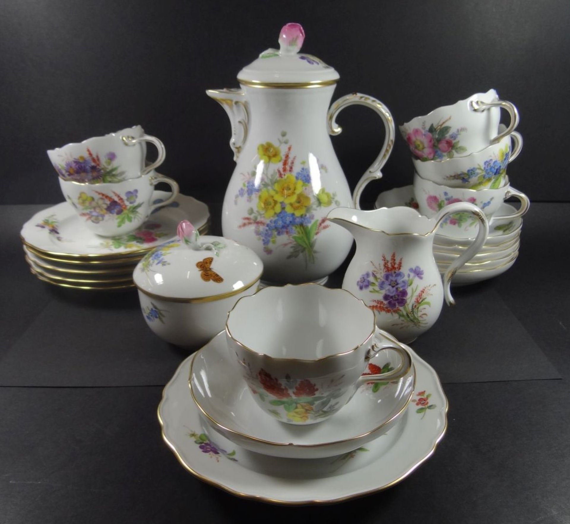 Kaffeeservice für 6 Pers. "Meissen" Blumen und Schmetterlinge, wohl alles 1.Wahl, Kanne H-23 cm,