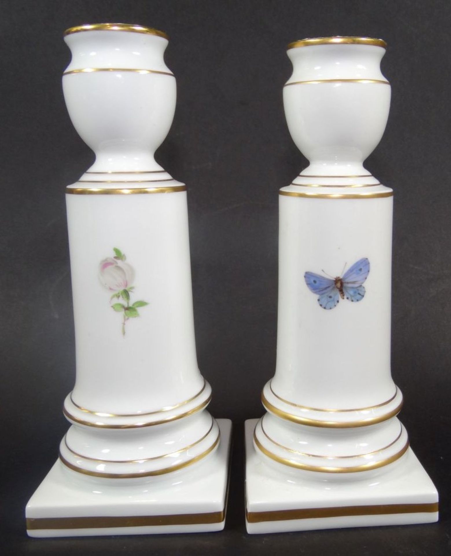 Paar Kerzenhalter "Meissen" Blumen-und Schmetterlingsdekor, 1.Wahl, H-15 cm- - -22.61 % buyer's - Bild 3 aus 5