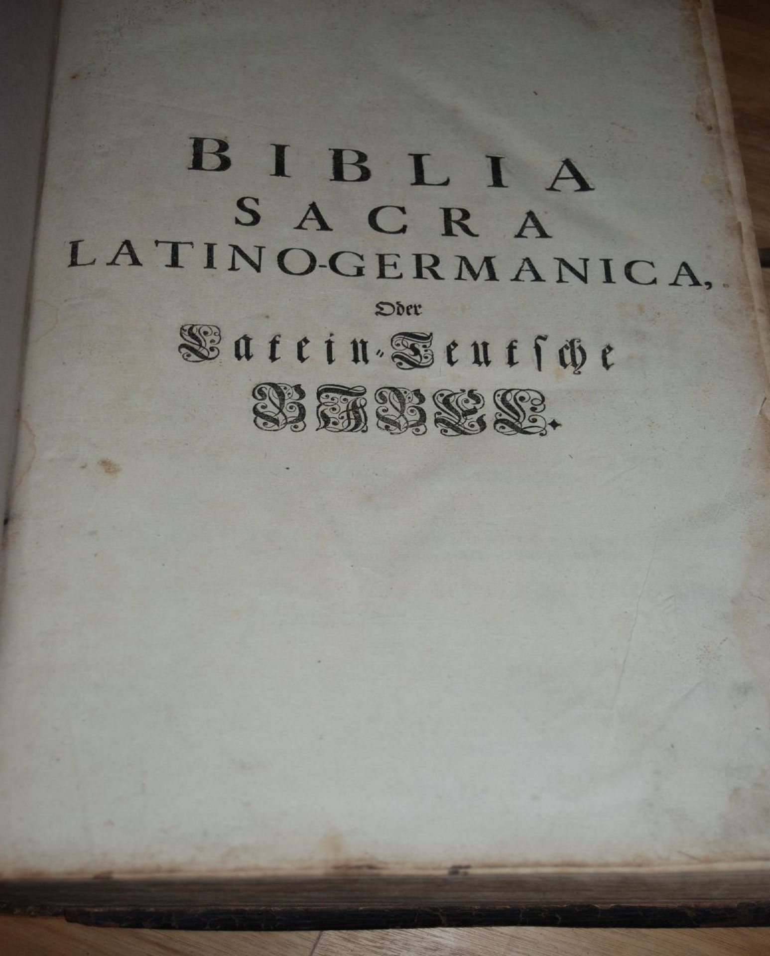 Bibel. - Erhard, Thoma Aq. Biblia Sacra vulgatae editionis . / Bibel oder Heilige Schrifft des Alten - Bild 2 aus 10
