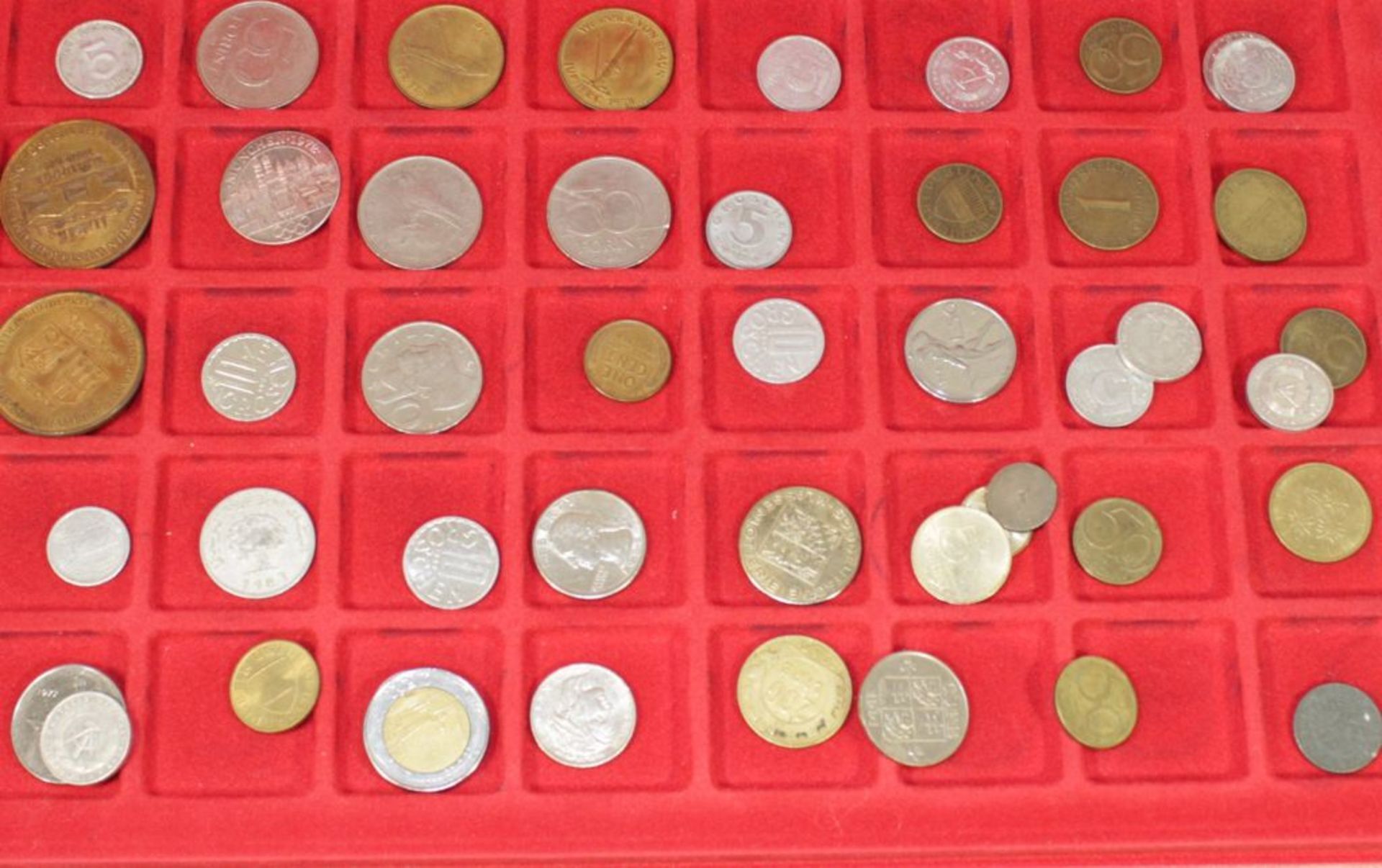 2x Münzkoffer mit div. Kleinmünzen, Alle Welt u.a. D- - -22.61 % buyer's premium on the hammer - Bild 2 aus 9