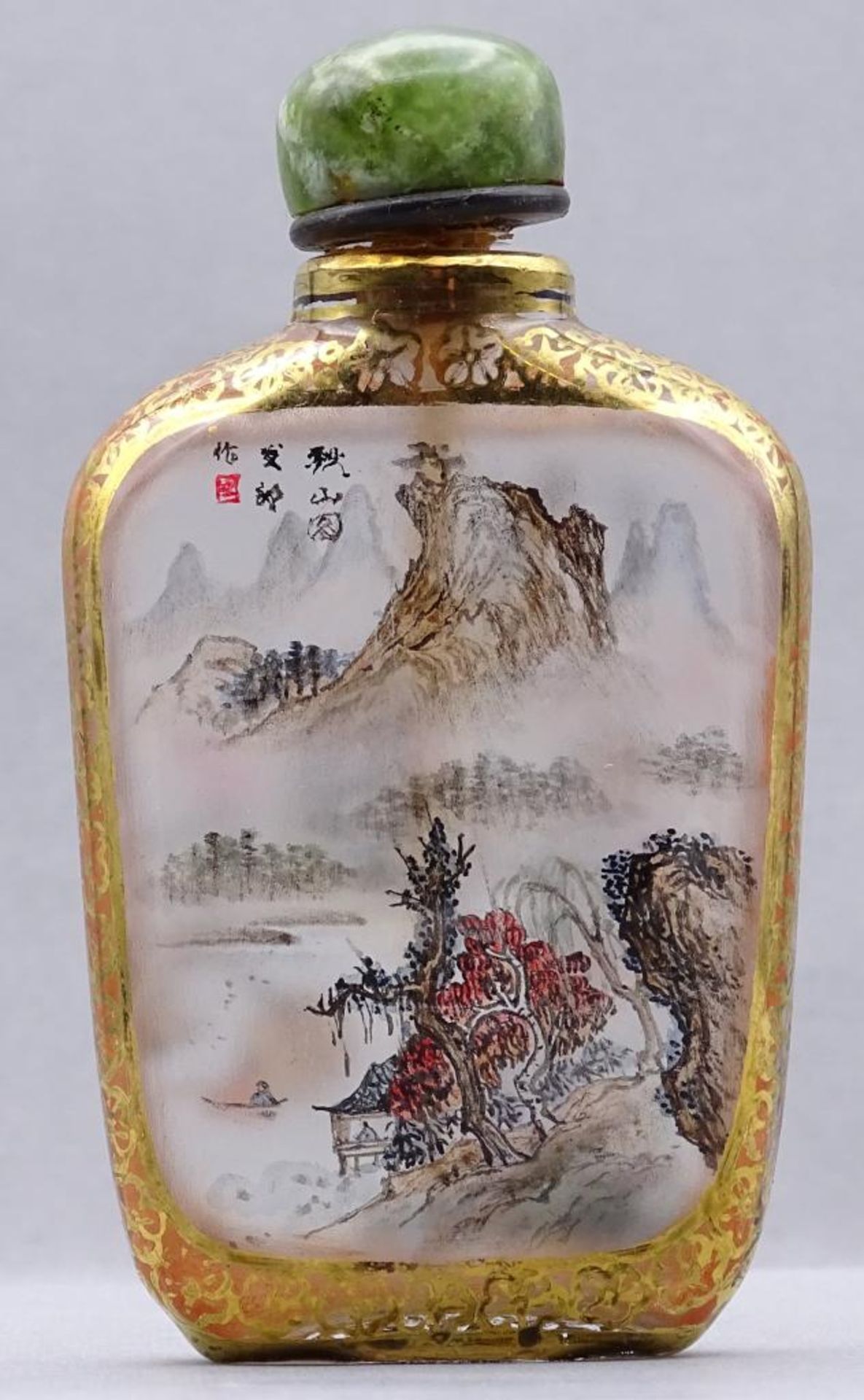 Snuff Bottle, Zwischenglasmalerei mit Goldflitter, H-8 cm- - -22.61 % buyer's premium on the