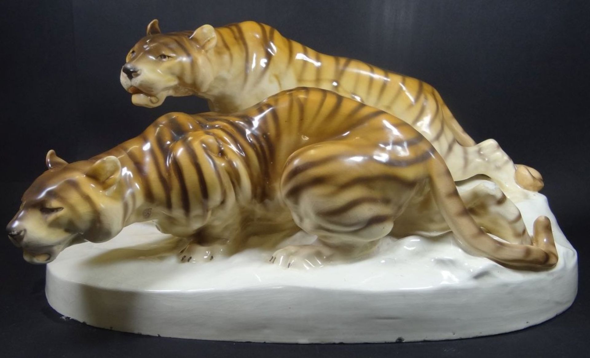 grosse Figurengruppe "Tiger-Paar" wohl Dux, Tschechoslowakei um 1930, H-25 cm, L-50 cm, B-30 cm,