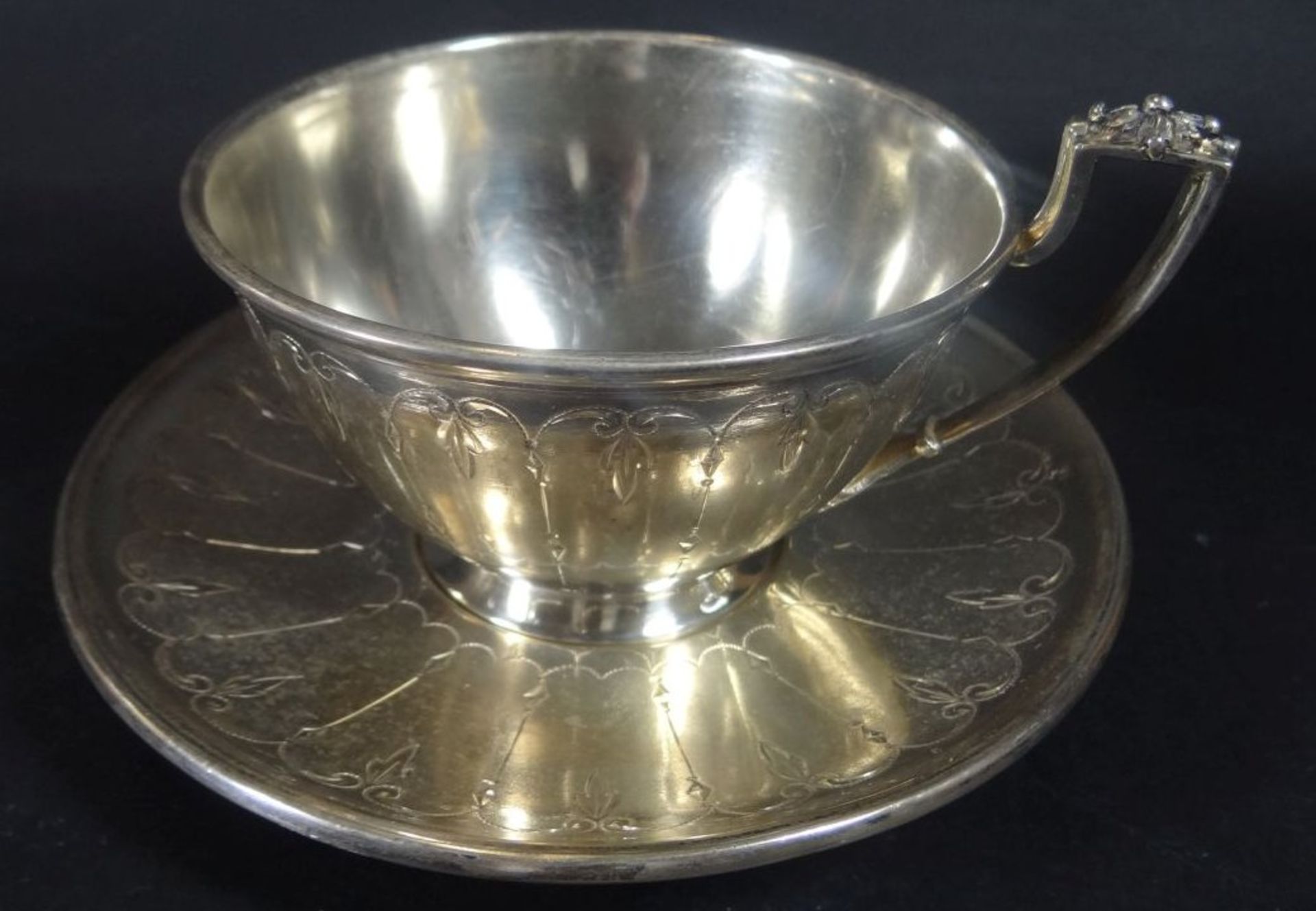 grosse Silber-Tasse mit U.T., wohl Österreich 19.Jhd., , Dianakopf-Punze, gut erhalten, H-7 cm, D-10 - Image 2 of 5