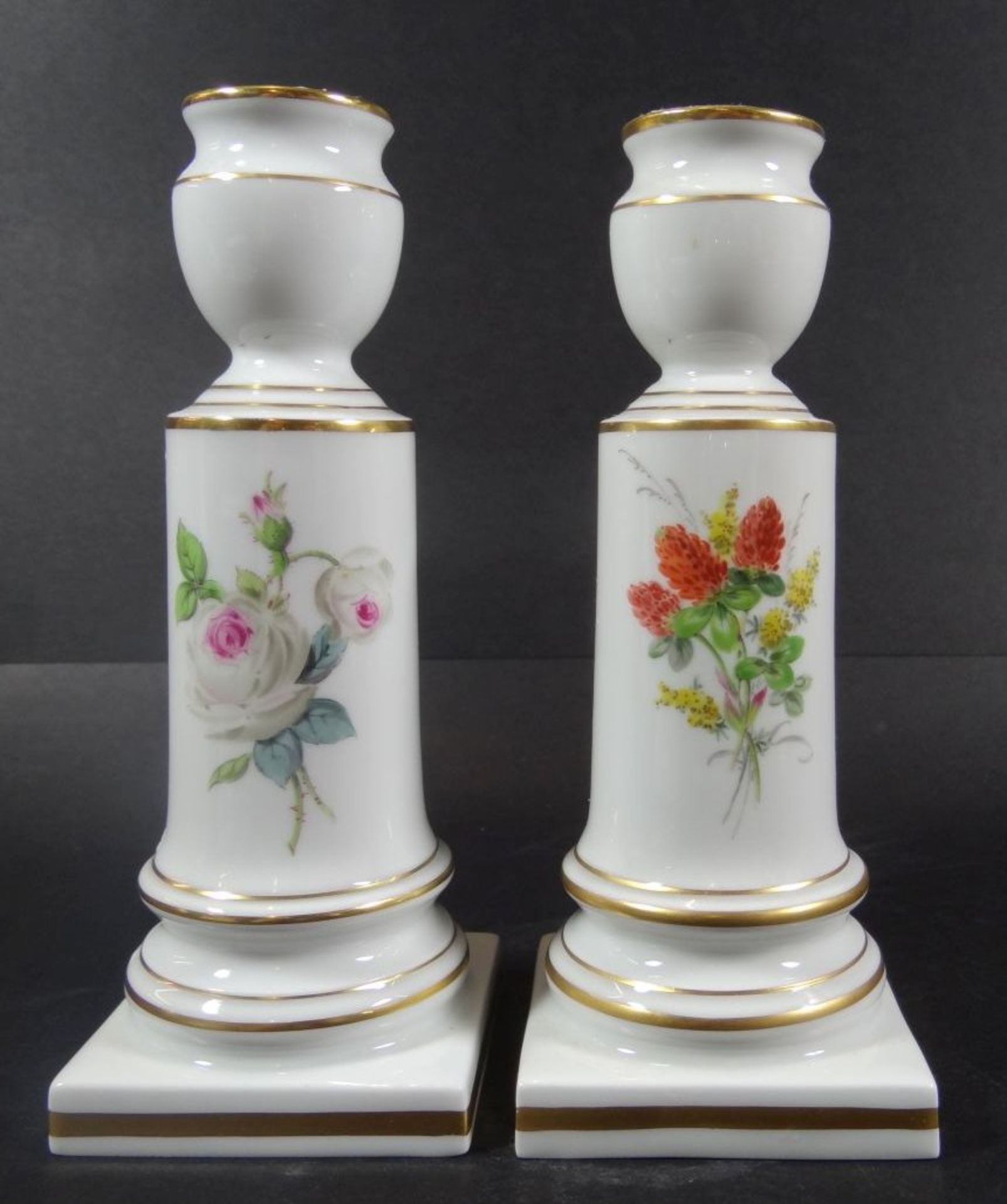 Paar Kerzenhalter "Meissen" Blumen-und Schmetterlingsdekor, 1.Wahl, H-15 cm- - -22.61 % buyer's