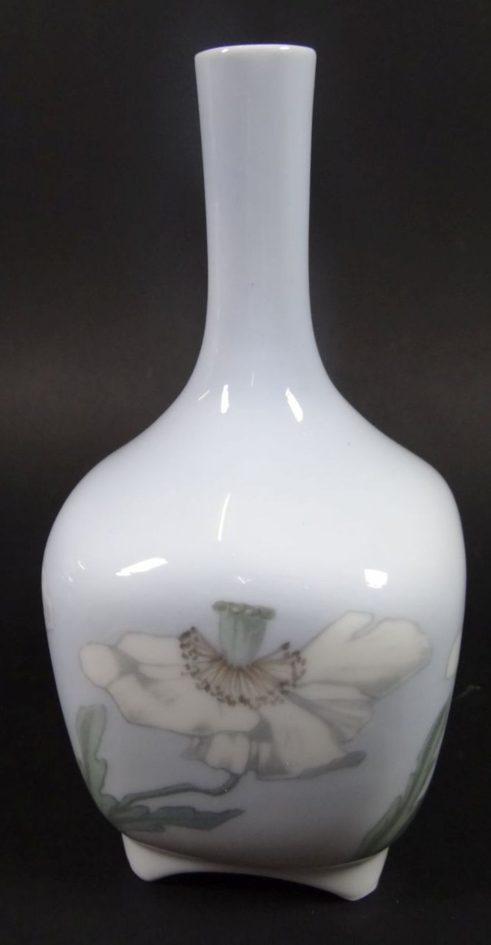 rechteckige Vase "Royal Copenhagen" mit Blumenmalerei, H-15,5 cm, 8x8 cm- - -22.61 % buyer's premium