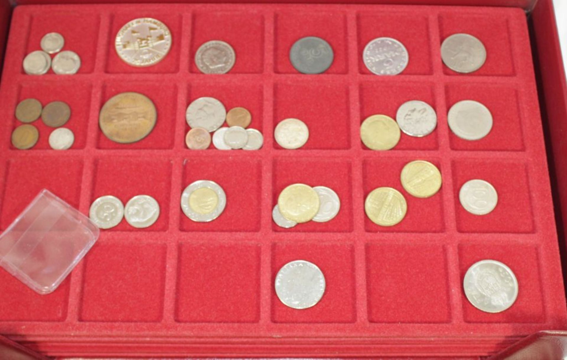 2x Münzkoffer mit div. Kleinmünzen, Alle Welt u.a. D- - -22.61 % buyer's premium on the hammer - Bild 8 aus 9