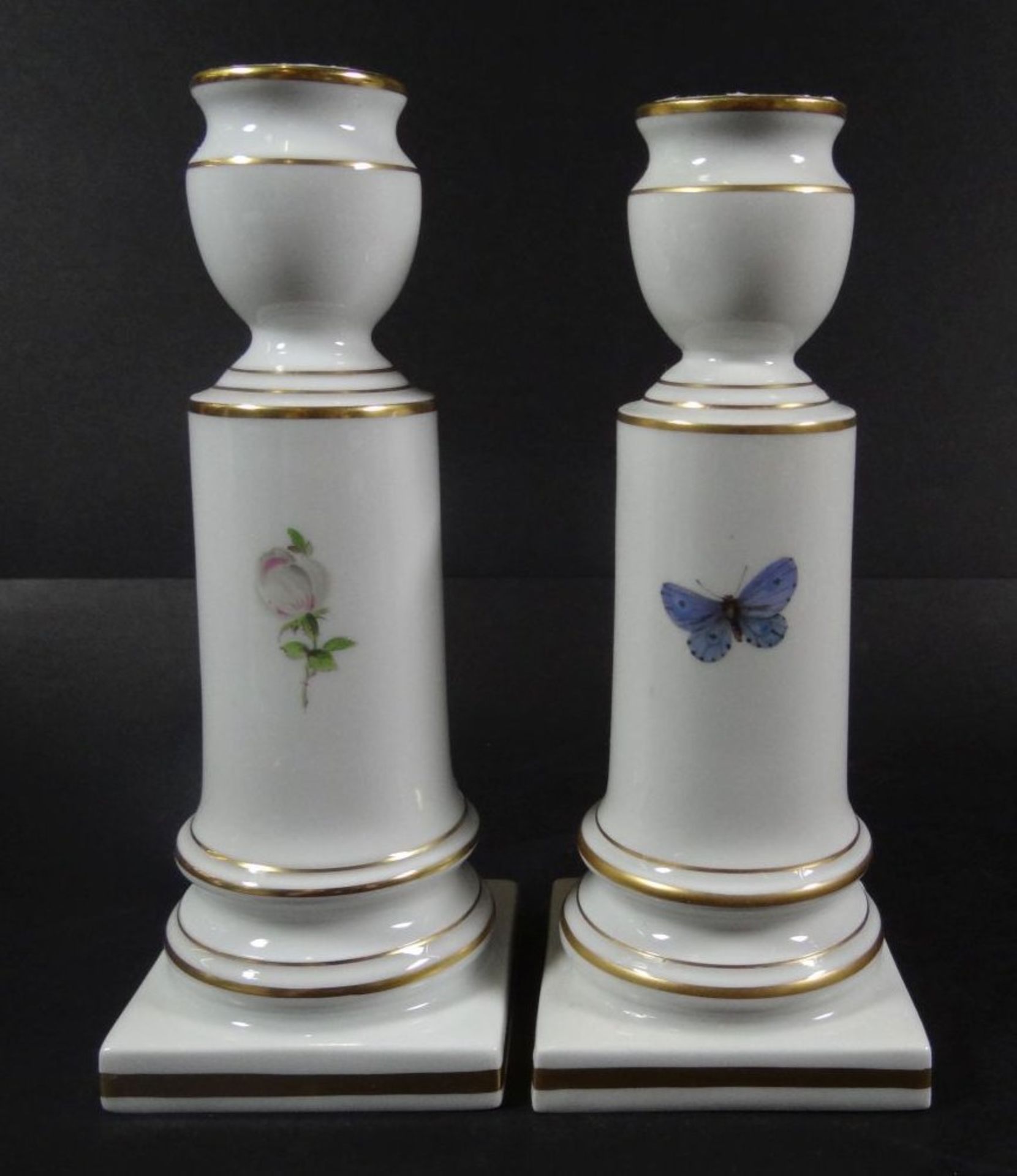 Paar Kerzenhalter "Meissen" Blumen-und Schmetterlingsdekor, 1.Wahl, H-15 cm- - -22.61 % buyer's - Bild 2 aus 5