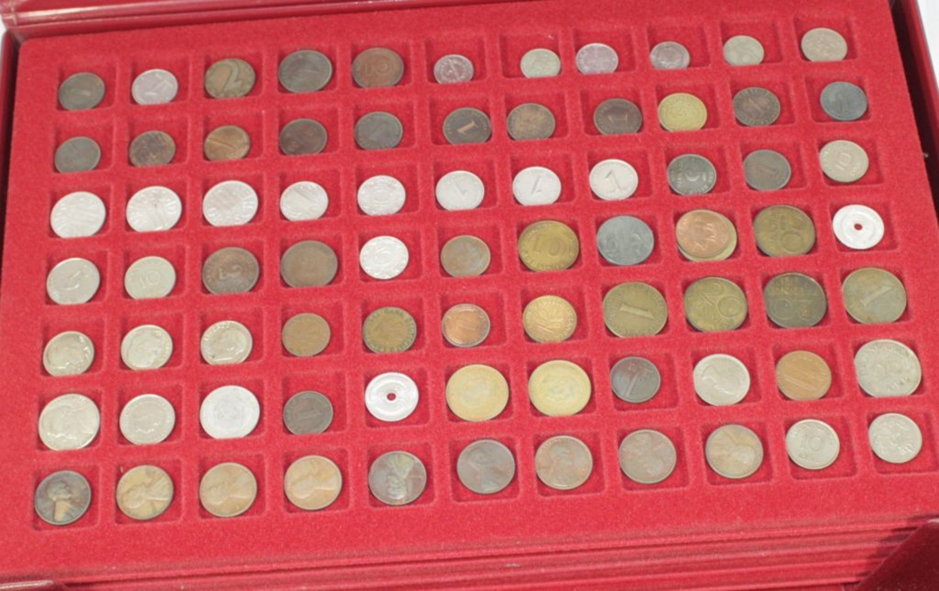 2x Münzkoffer mit div. Kleinmünzen, Alle Welt u.a. D- - -22.61 % buyer's premium on the hammer - Bild 6 aus 9