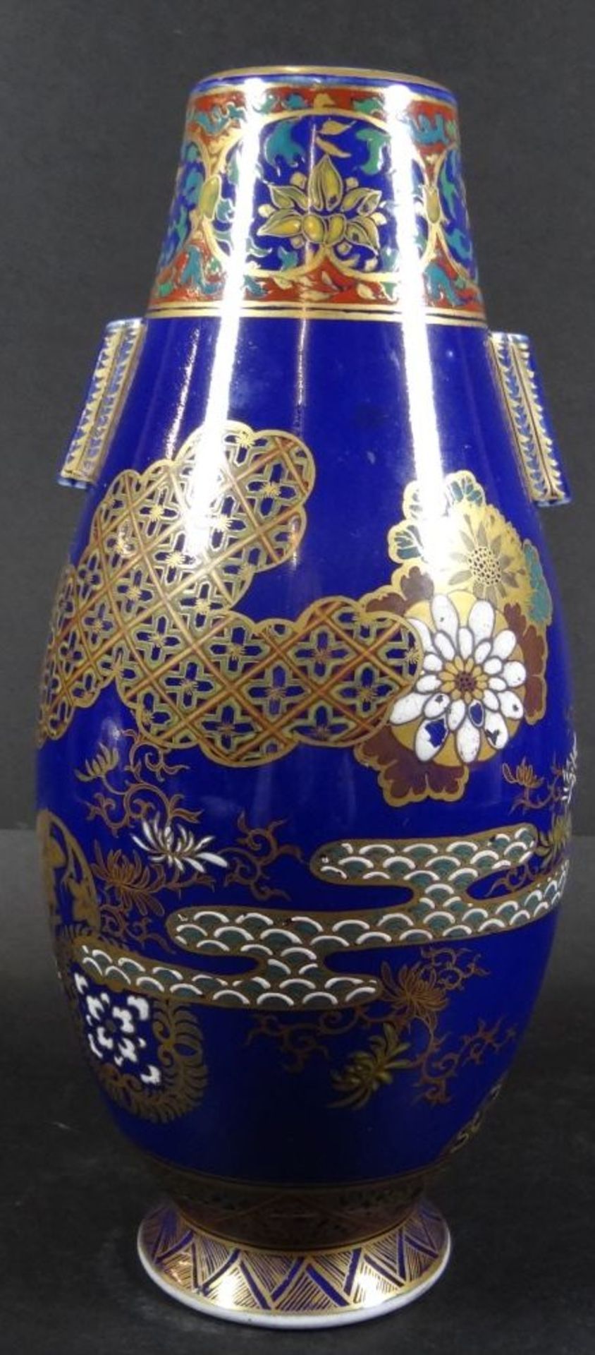 China-Vase, Kobalt mit Gold, chines. gemarkt, H-22,5 cm- - -22.61 % buyer's premium on the hammer