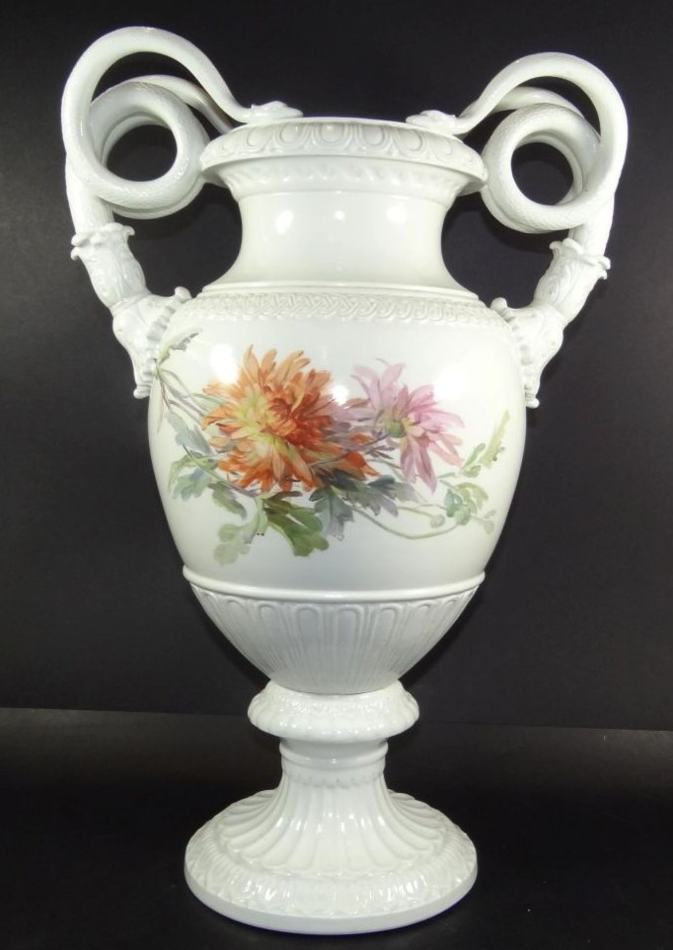 grosse Schlangenhalsvase "Meissen" mit Blumenmalerei, um 1900, Schwertermarke durchschliffen, gut