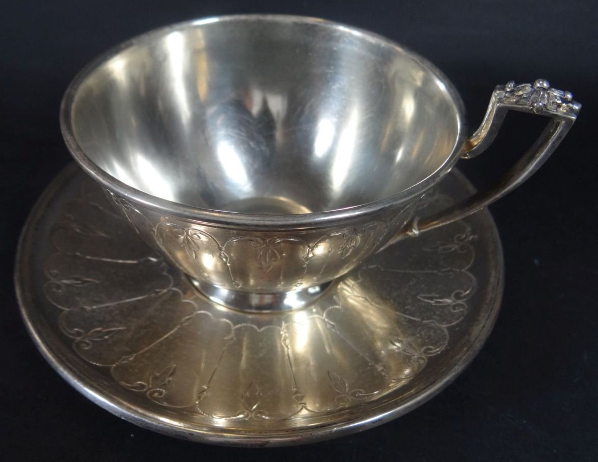 grosse Silber-Tasse mit U.T., wohl Österreich 19.Jhd., , Dianakopf-Punze, gut erhalten, H-7 cm, D-10 - Image 3 of 5