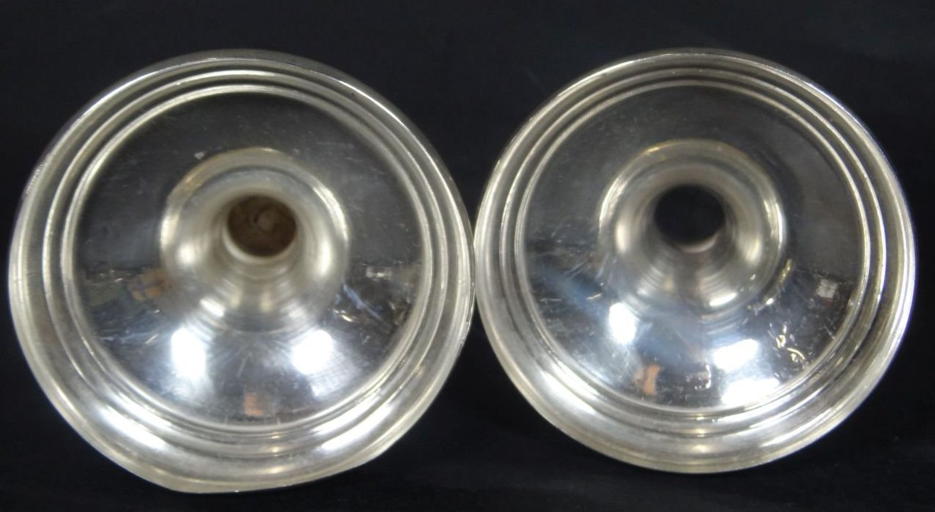 Paar Kerzenhalter, Silber-900-, ungepflegt, H-8 cm, zus. 74 gr.- - -22.61 % buyer's premium on the - Bild 4 aus 4