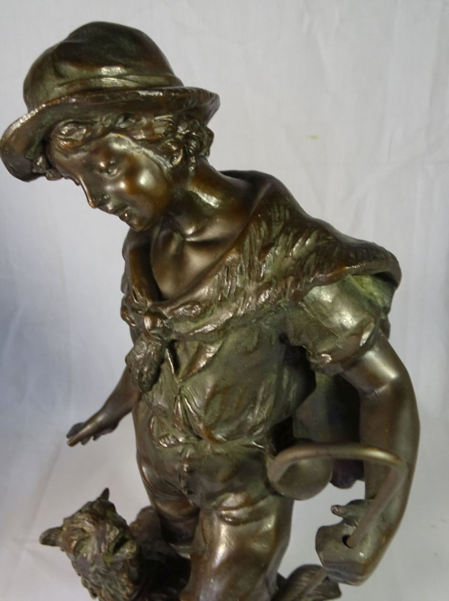 Auguste MOREAU (1834-1917) , gr. Bronze "Hirtenjunge mit Schäferhund", auf Marmorsockel, H-37 - Bild 5 aus 10