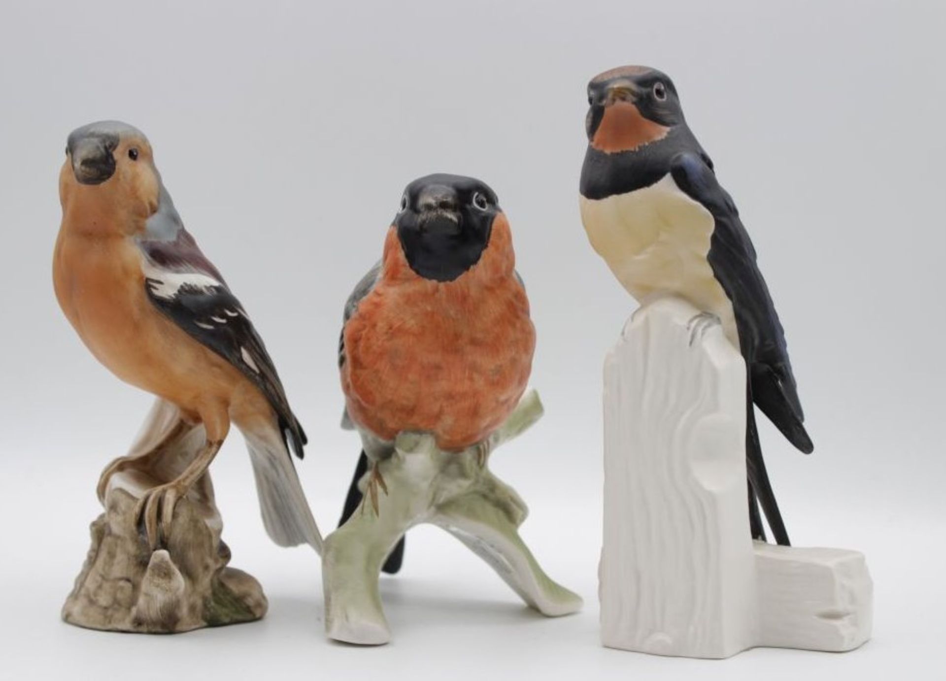 3x div. Vogelfiguren, Goebel, Rauchschwalbe, Dompfaff und Buchfink, ca. H-14cm.- - -22.61 % buyer'