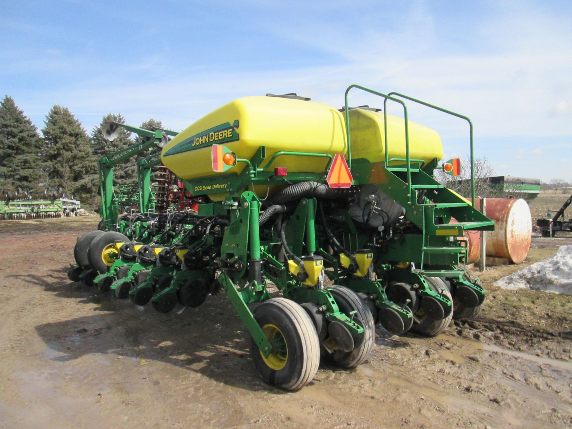 ’06 JD 1770 NT 16R30 PLANTER, CCS,HYDR DRIVE, TRASH WHIPPERS, AG LEADER SHUT OFFS, E-SETS - Image 4 of 16