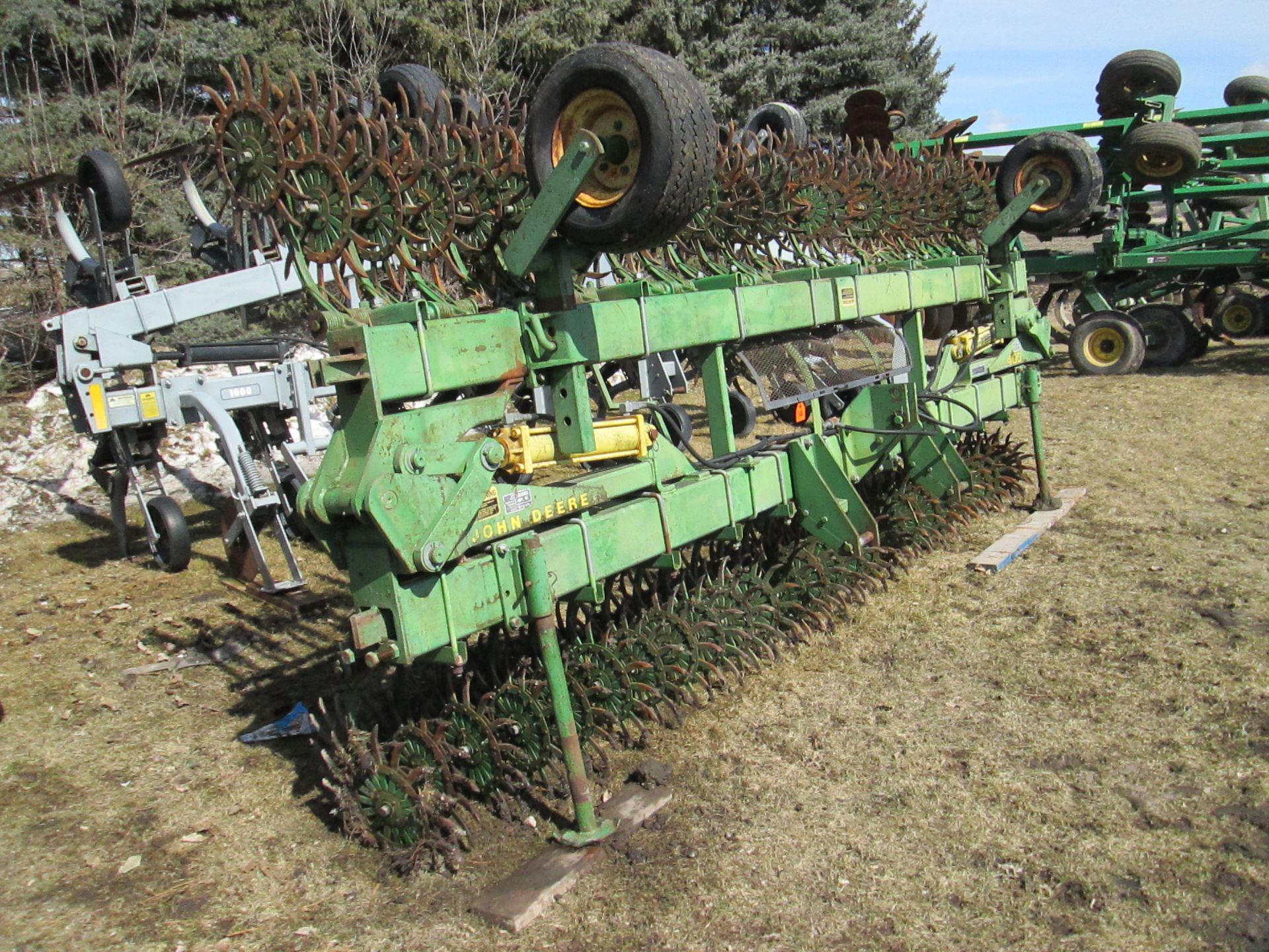 JD 400 30’ FOLDING ROTARY HOE - Image 2 of 7