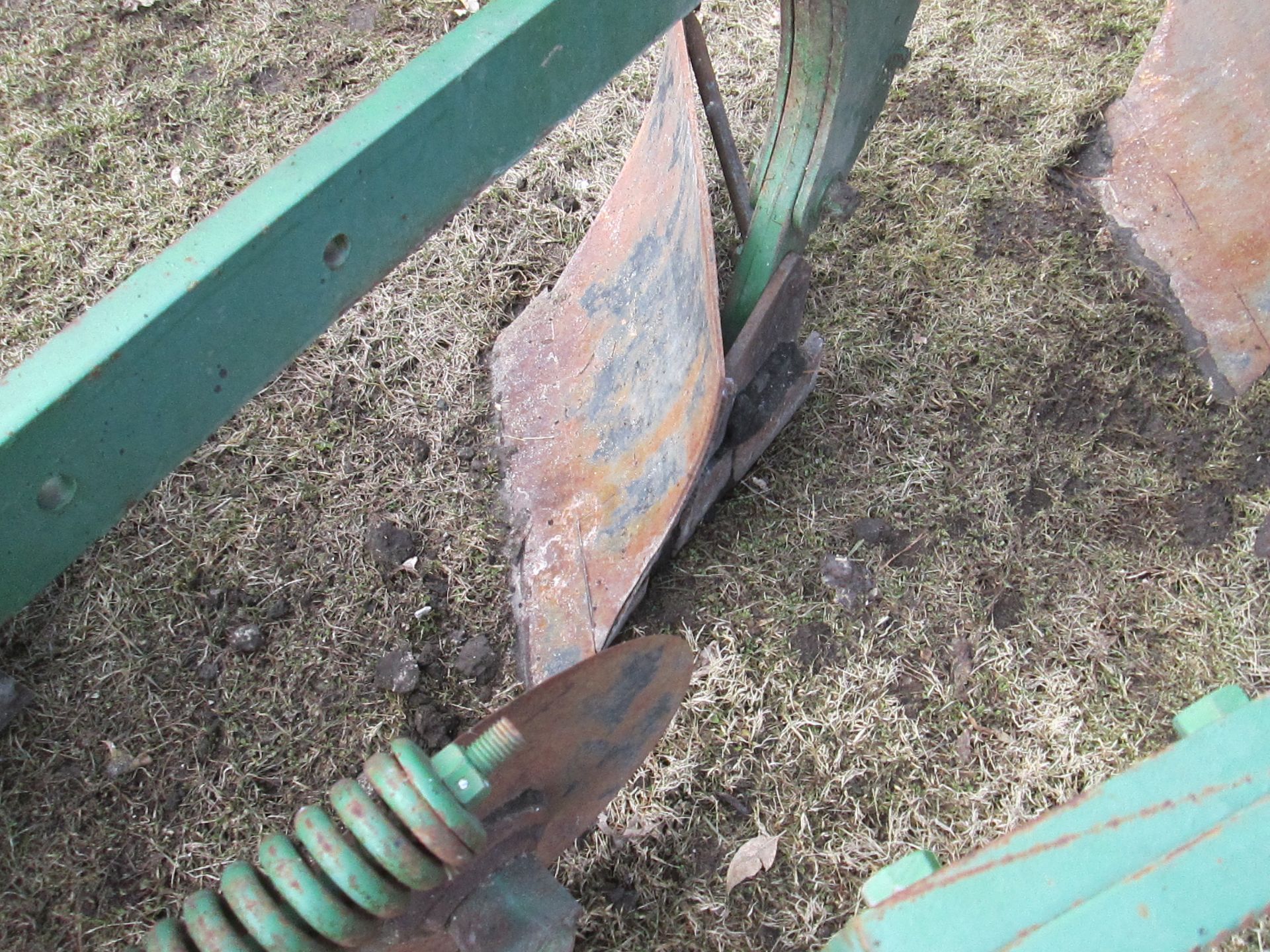 JD 1450 5X18 PLOW - Image 5 of 5